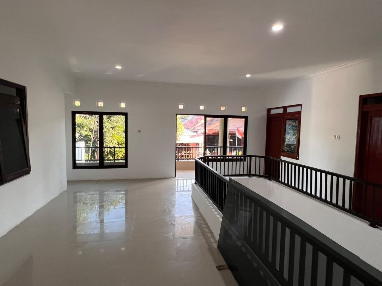 DIJUAL RUMAH MINIMALIS READY USE – RUNGKUT HARAPAN (Samping MERR) — Foto 4